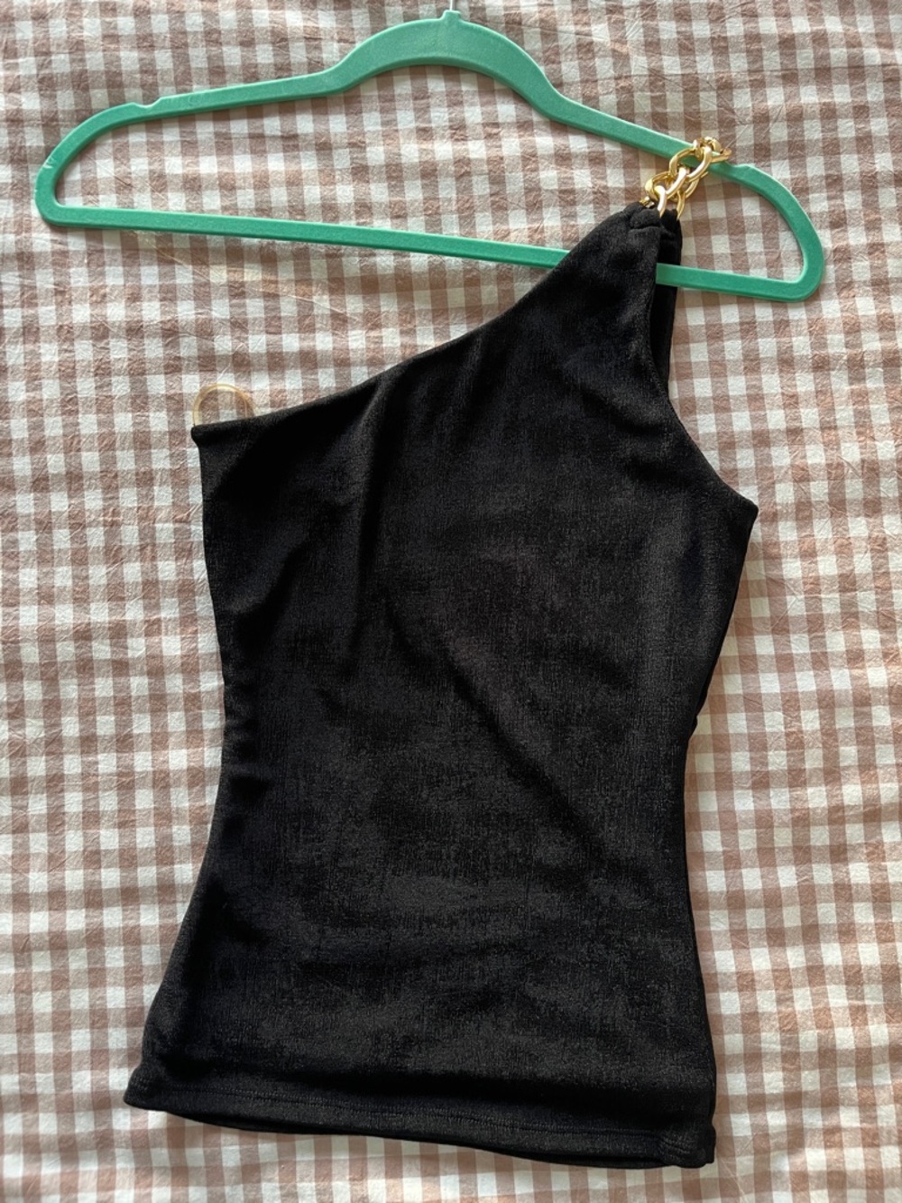 One-Shoulder Black Tank Top with Gold Chain Accent